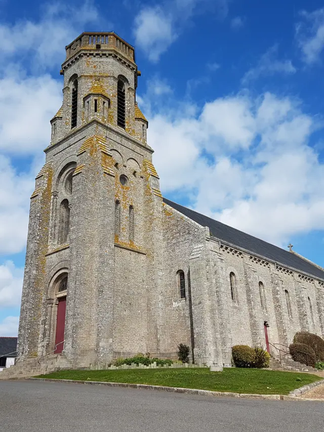 Eglise Trescalan vue de côté