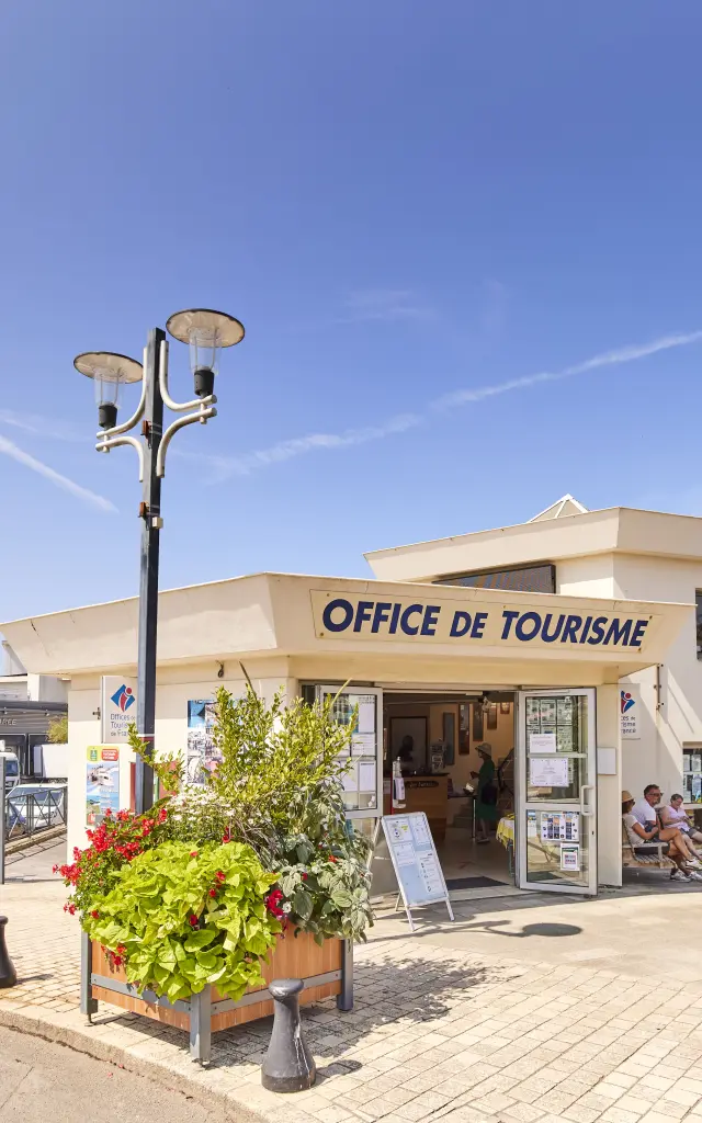 Photo de la devanture de l'Office de Tourisme de La Turballe