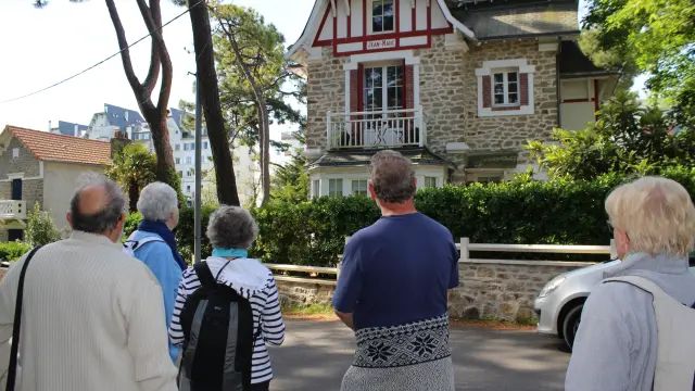 Habitant Greeters avec un groupe de personnes à La Baule