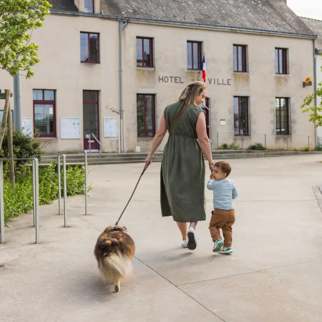 Famille qui se promène à Saint-Molf