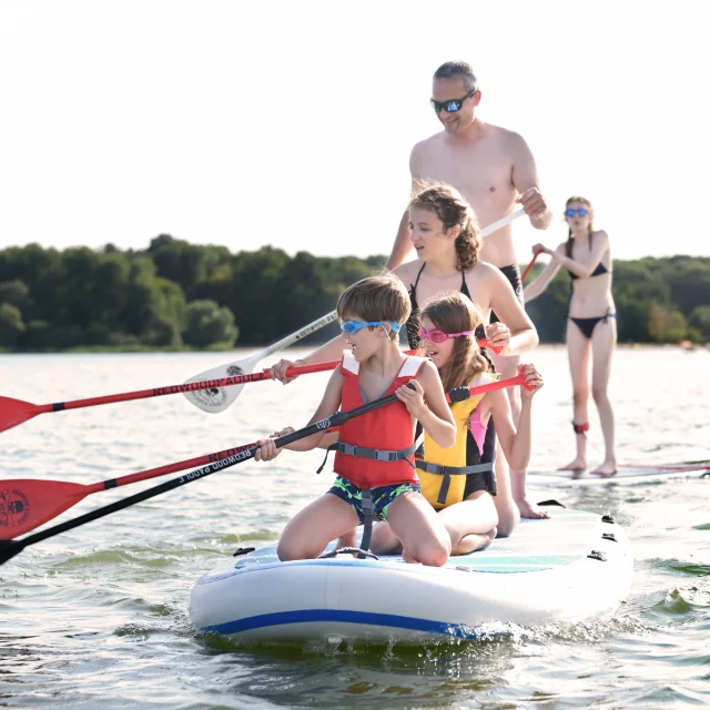 Peddelen met het gezin in Lac Du Der