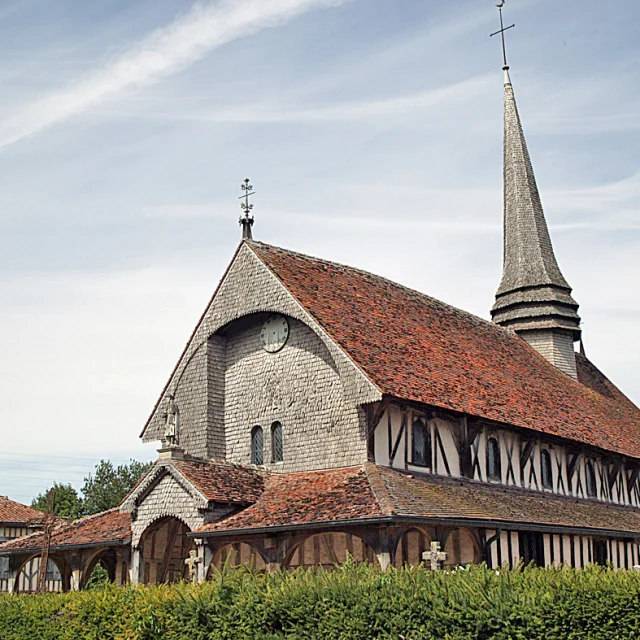 Eglise A Pans De Bois Lentilles