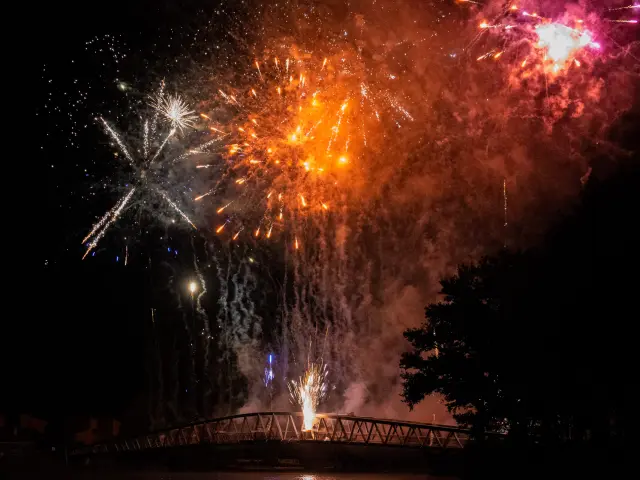 Lac de Saint-Pardoux feu d'artifice
