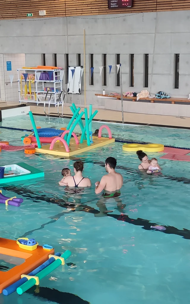 Bebes Nageurs La Piscine Lac De Saint Pardoux