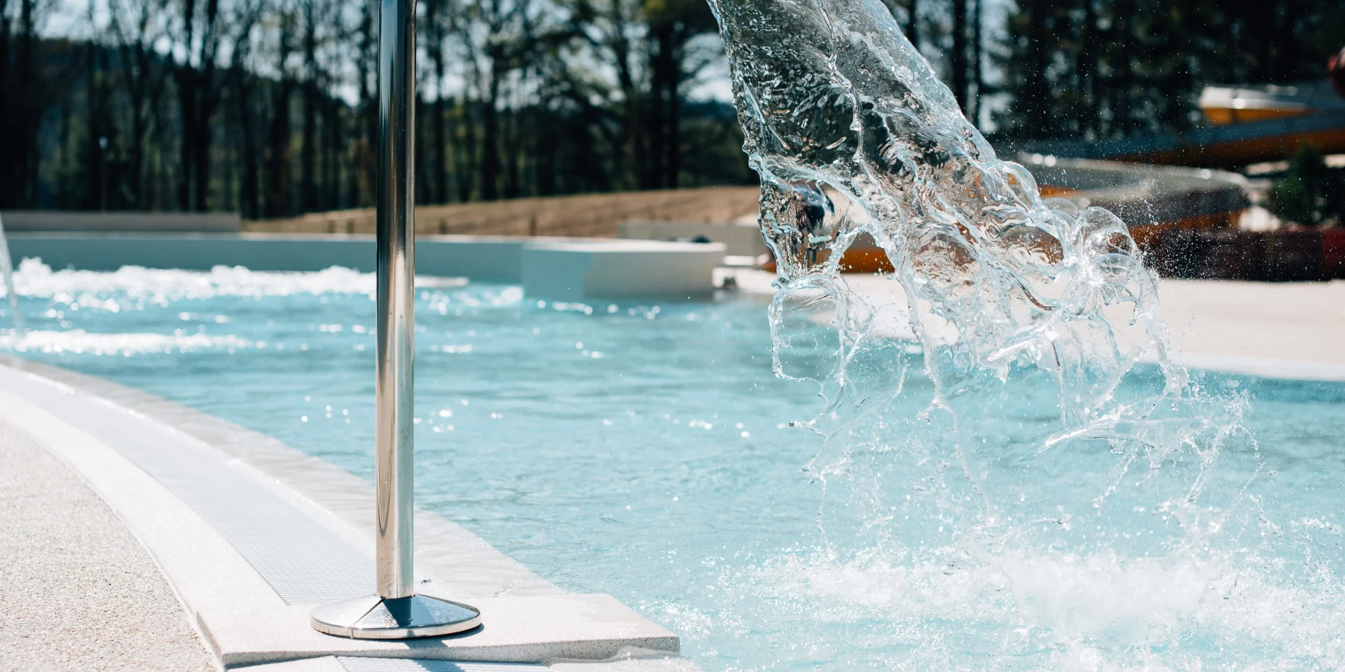 Espace Exterieur La Piscine Du Lac De Saint Pardoux