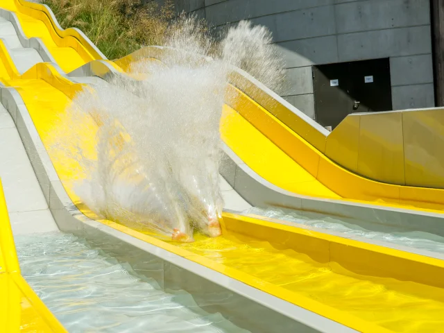 Pentagliss-toboggan-La-Piscine-du-Lac-de-Saint-Pardoux