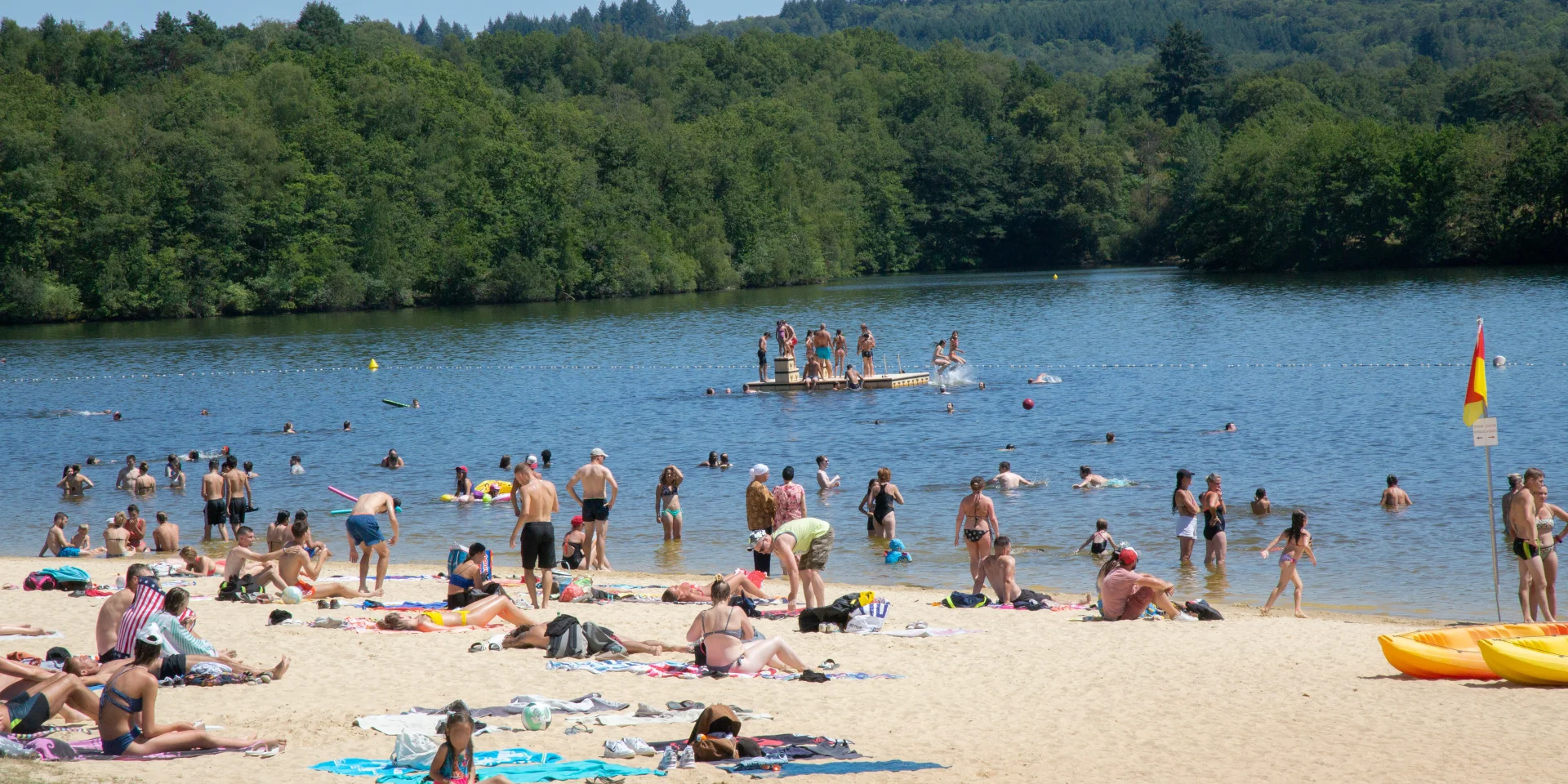 Plage De Santrop Lac De Saint Pardoux