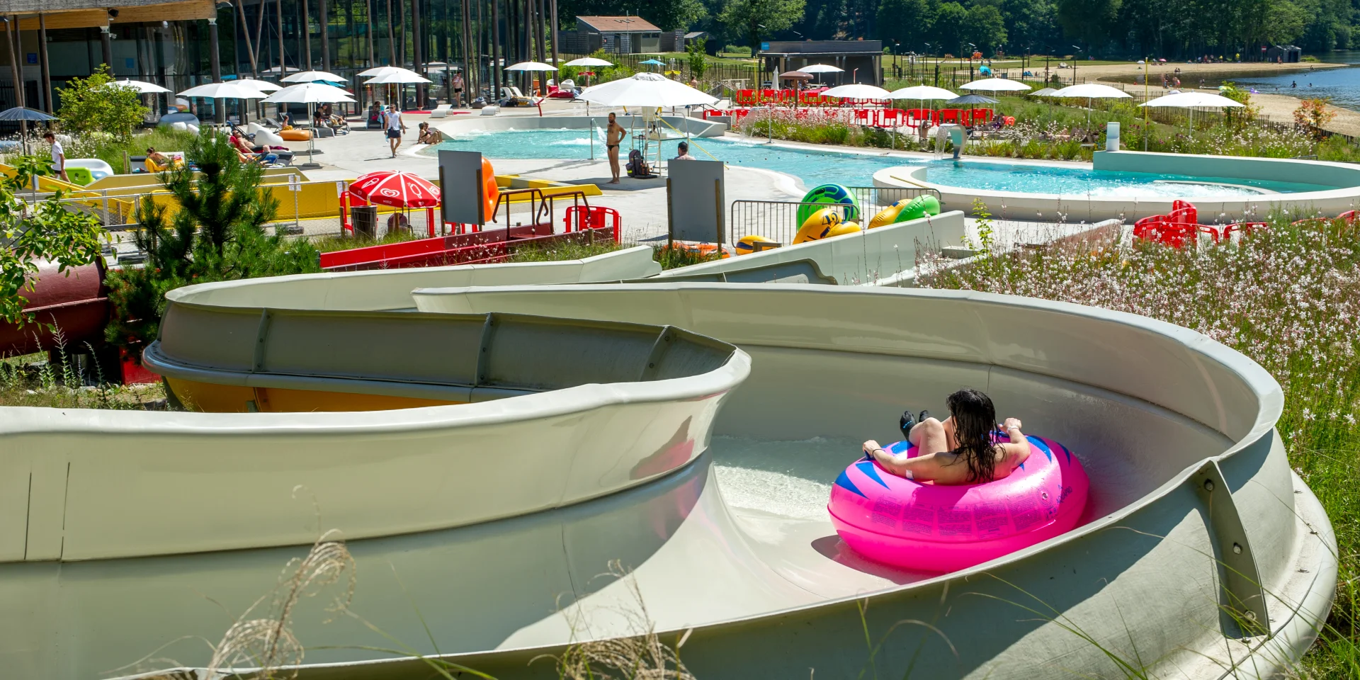 Riviere-a-bouee-Toboggan-La-Piscine-du-Lac-de-Saint-Pardoux