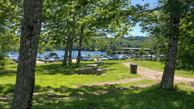 Aire De Pique Nique La Piscine Lac De Saint Pardoux