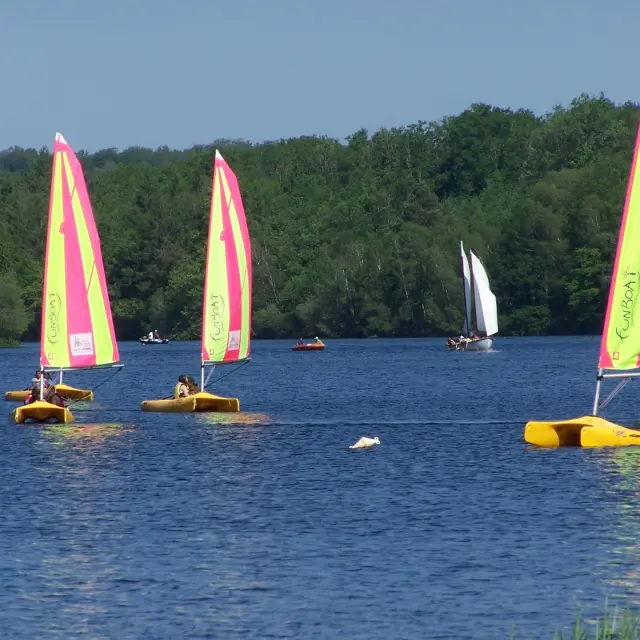 Voile Base Nautique Et De Plein Air Lac De Saint Pardoux