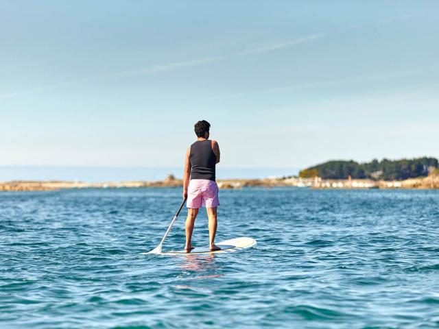 Stand Up Paddle sur la Côte de Granit Rose