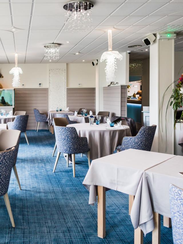 Hotel Aigue Marine 2019 Restaurant Salle Vue Depuis Estrade Bouquet ©l'oeil De Paco