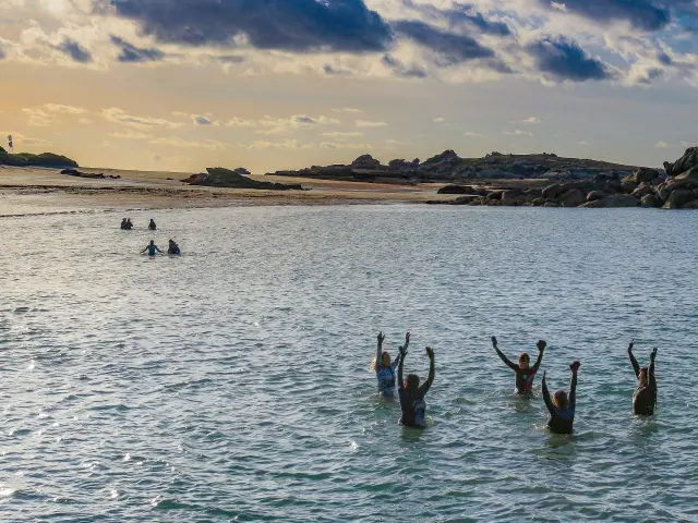 Longe côte à la Grève Blanche -Trégastel