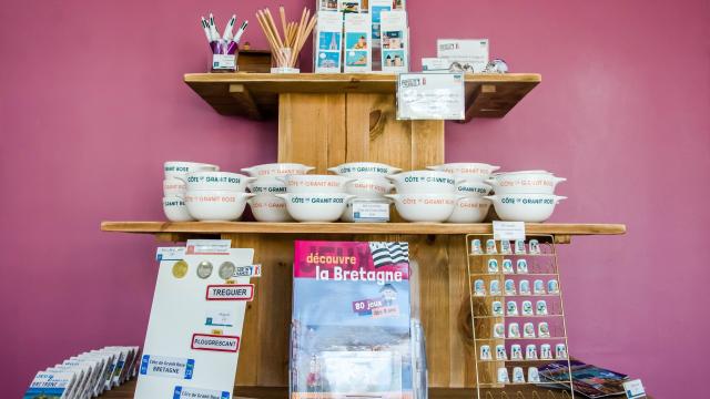 boutique-office-de-tourisme-cote-de-granit-rose.jpg