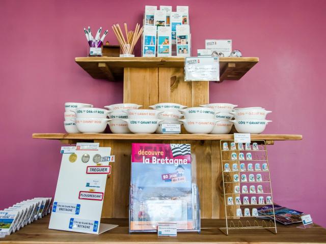 boutique-office-de-tourisme-cote-de-granit-rose.jpg