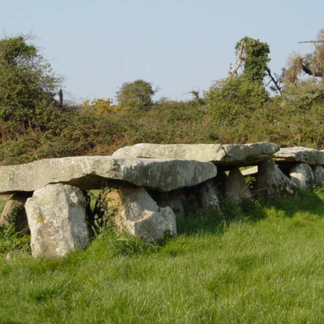 prajou-menhir.png