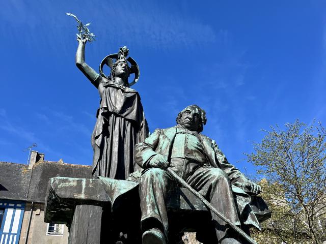 Statue Ernest Renan - Tréguier
