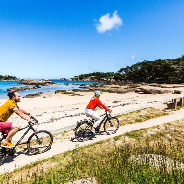 A vélo sur la Côte de Granit Rose - Trégastel