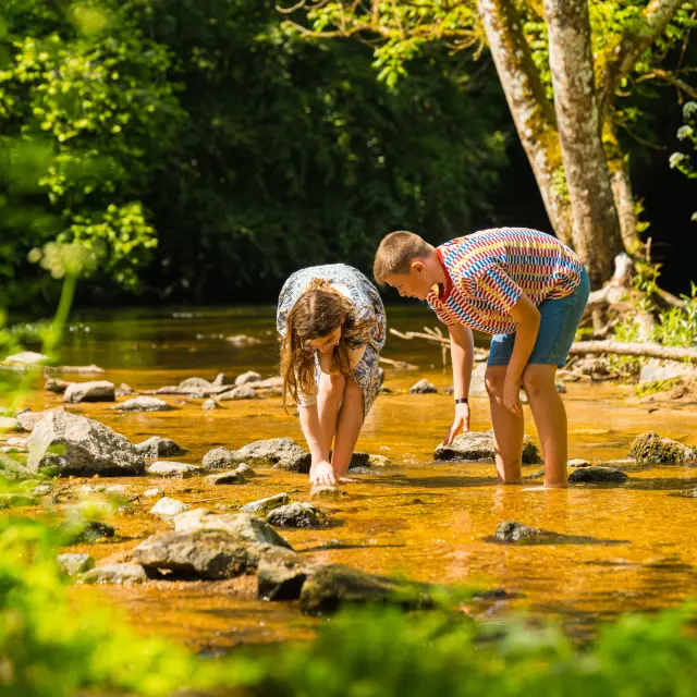 Enfants à la plage de Trégrom