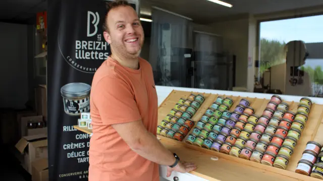Sylvain Le Roux de la Conserverie du Trégor présente ces différentes références de rillettes de poisson