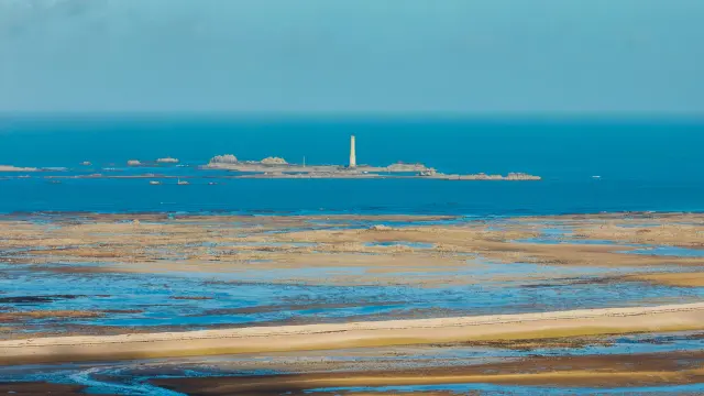 Le Phare des Heaux de Bréhat en pleine mer
