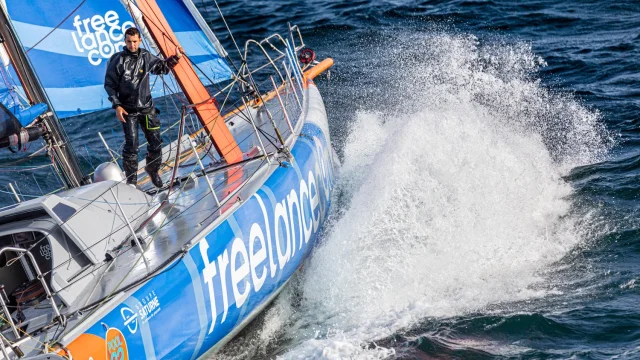 Guirec Soudée à bord de son IMOCA Freelance.com pour le Vendée Gobe 2024 | Credit photo Eloi Stichelbaut Polaryze 66