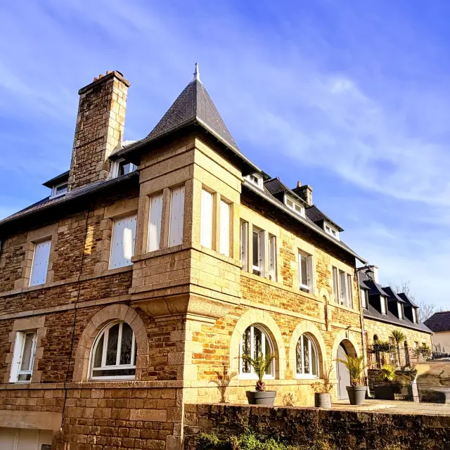 Maison style Art Déco avec une échauguette