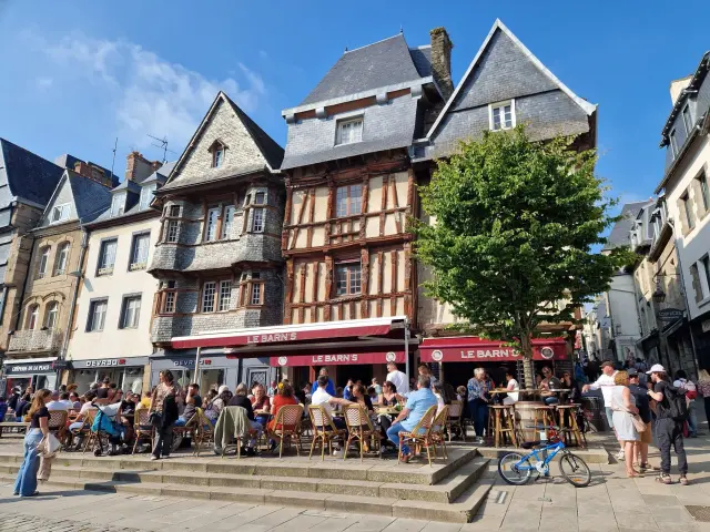 Maisons-a-pans-de-bois-Place-du-General-Leclerc-Lannion.jpg
