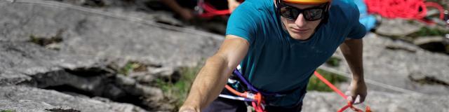 Des guides vous ouvrent la voie sur les falaises d’escalade de La Pierre Saint-Martin
