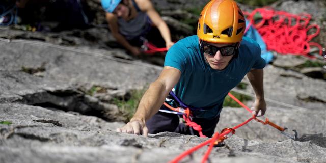 Des guides vous ouvrent la voie sur les falaises d’escalade de La Pierre Saint-Martin