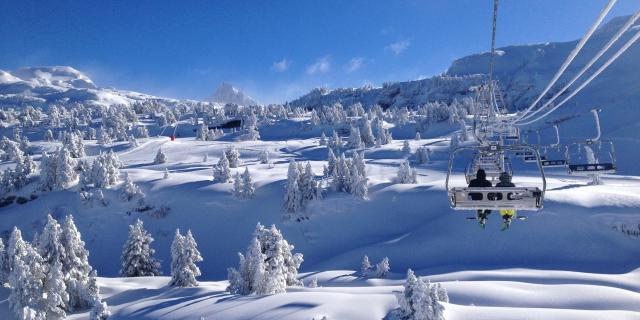 La webcam située sur le front de neige dévoile la météo et l’enneigement à La Pierre Saint-Martin