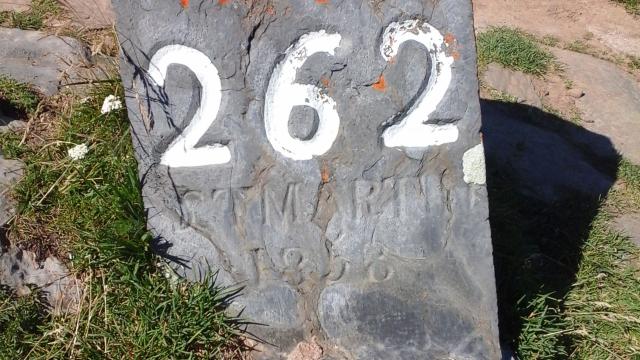 La borne 262 au col de La Pierre Saint-Martin marque la frontière avec l’Espagne