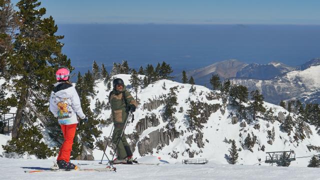 Ski avec vue sur la plaine du Béarn et de Pau depuis la Palombière