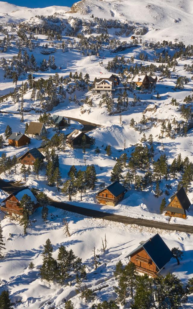 Village de chalets, hébergements montagnards typiques à la station de la Pierre Saint-Martin