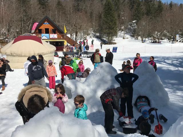 la journée des enfants trappeurs, initiation à la construction d'igloo