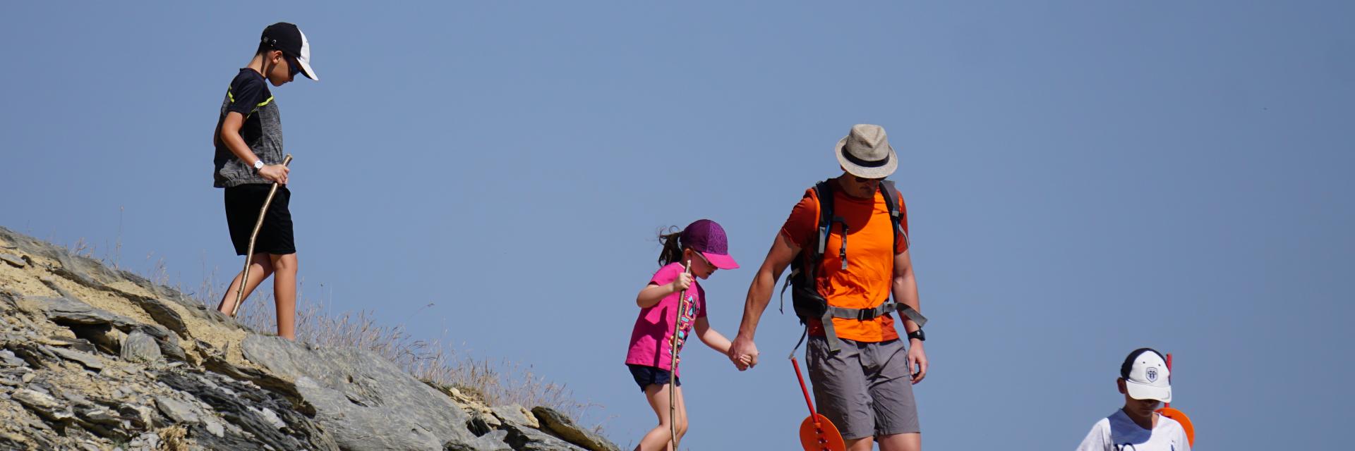 randonnée en famille sur les pentes du pic d'Arlas à la Pierre Saint-Martin (Pyrénées béarnaises