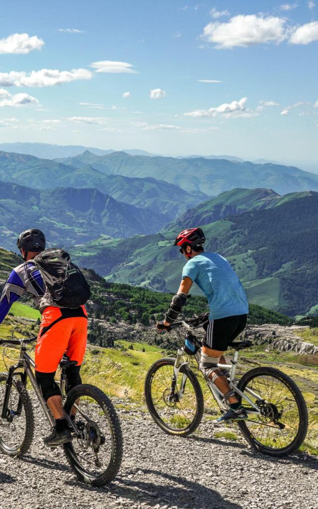 Descente en VTT sur les pistes du Bike Park de La Pierre Saint-Martin
