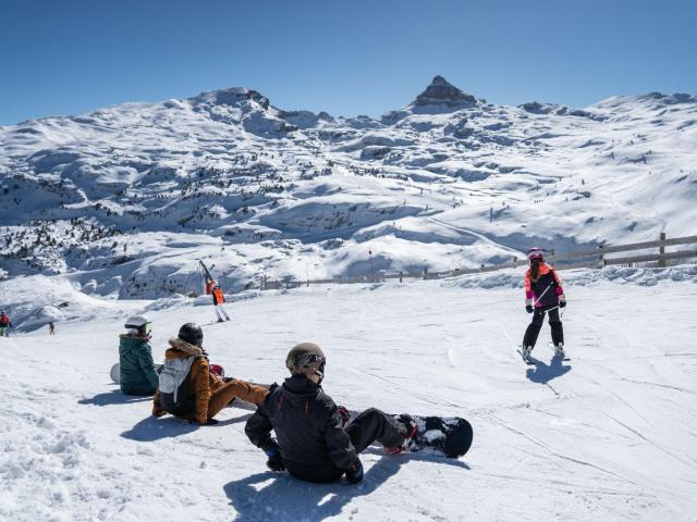 Ski et snow à la Pierre Saint-Martin, avec vue sur le Pic d'Anie