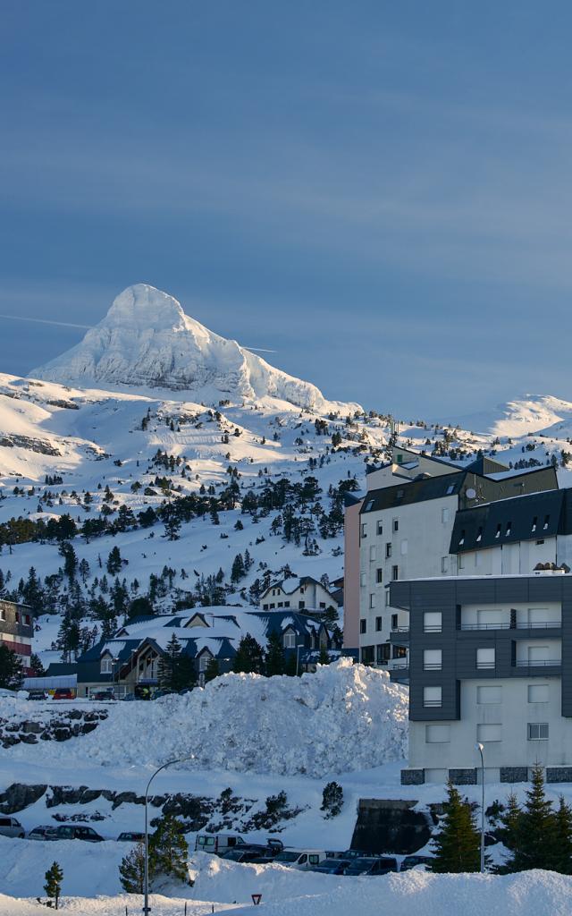Les commerces et services de la station de La Pierre Saint-Martin se situent au pied des pistes