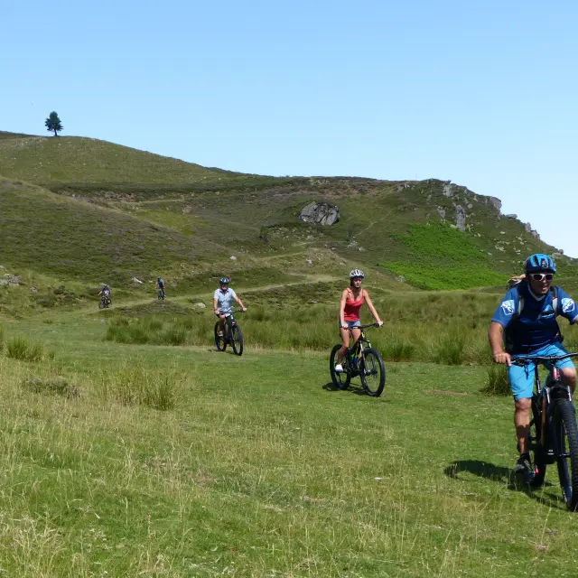 Profitez de vos vacances à La Pierre Saint-Martin pour découvrir le VTTAE avec un moniteur guide VTT