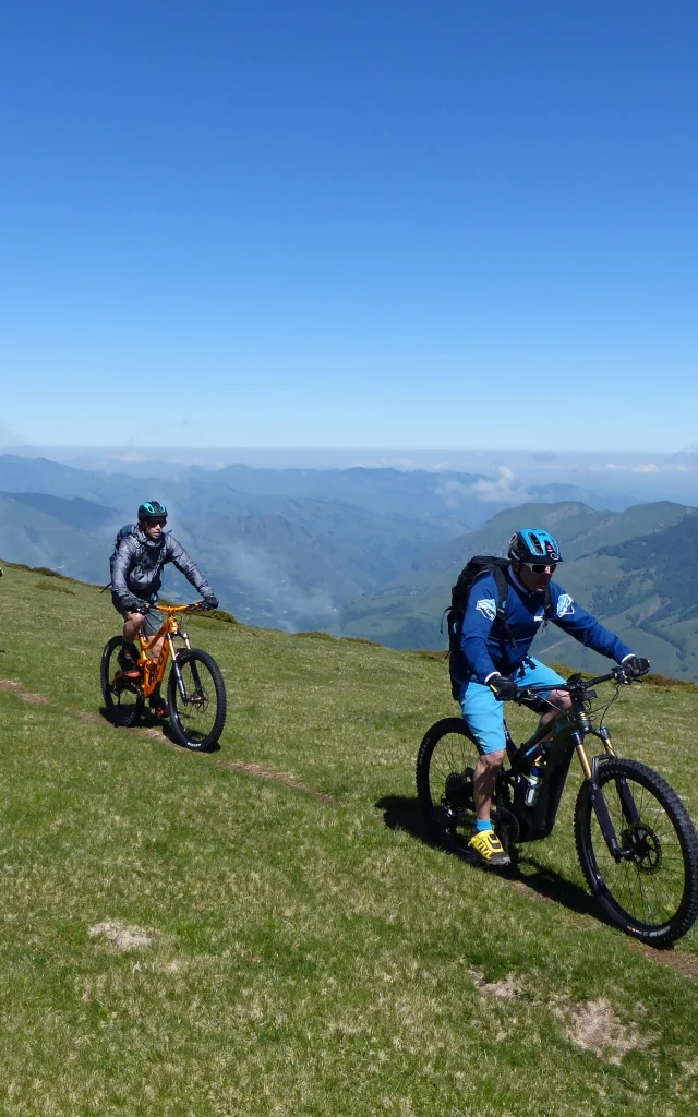 Pascal est moniteur guide vtt et vous emmène à la découverte de La Pierre Saint-Martin et ses alentours
