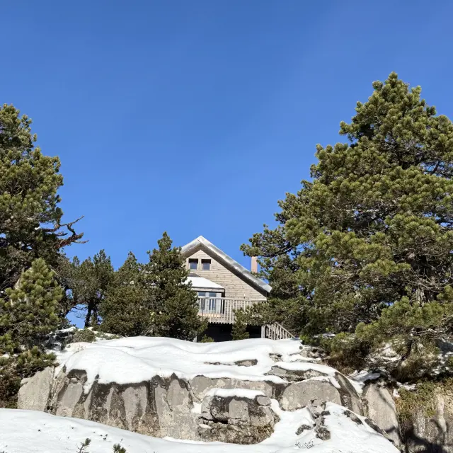 Village de chalets à la station de ski de La Pierre Saint-Martin en Pyrénées béarnaises