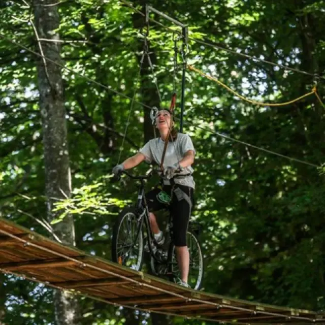 Aventure Parc© est un accrobranches situé à Aramits en Vallée de Barétous, vous pouvez réservez vos entrées sur notre billetterie en ligne