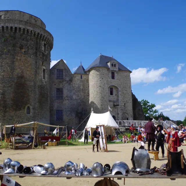 Chateau De Saint Mesmin Condottiere