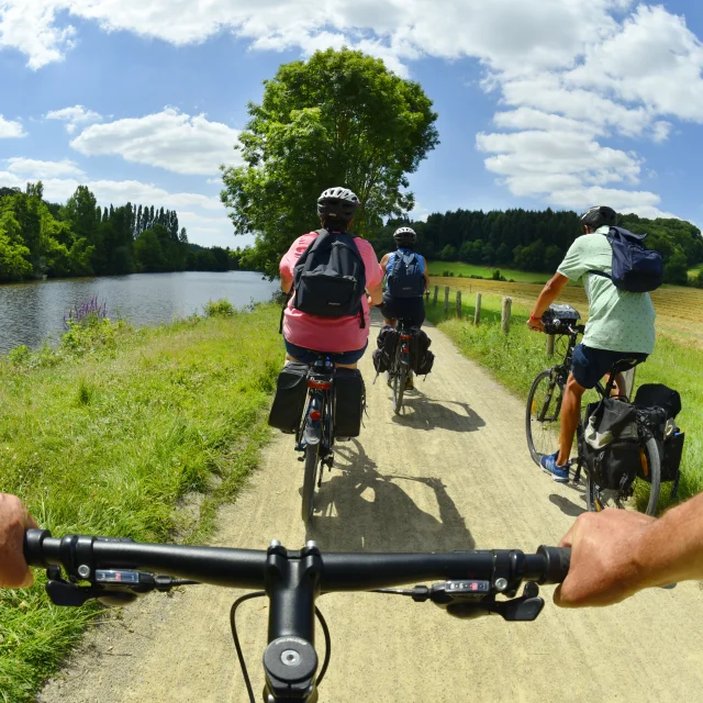 Velo_Francette-Velo_Francette_La_Mayenne_riviere_L_Huisserie-CP-Pascal_BELTRAMI_-_Mayenne_Tourisme.jpg