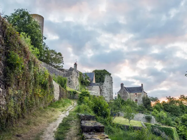 Chemin De La Ronde Sainte Suzanne Philippe Caharel