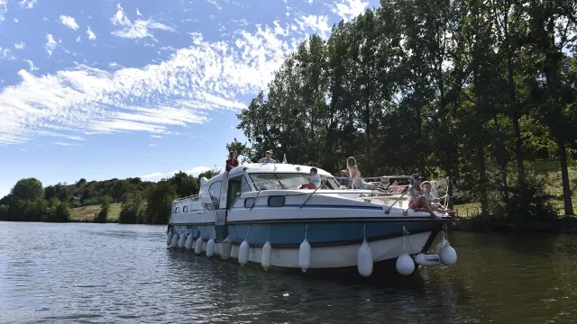 Croisiere En Bateau Habitable Cp Pascal Beltrami Mayenne Tourisme1