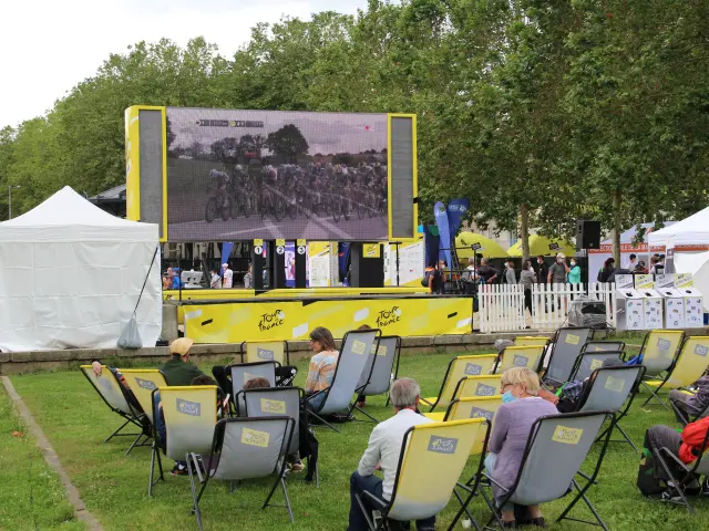 Tour De France 2021 A Laval Mayenne Tourisme 12 .jpg