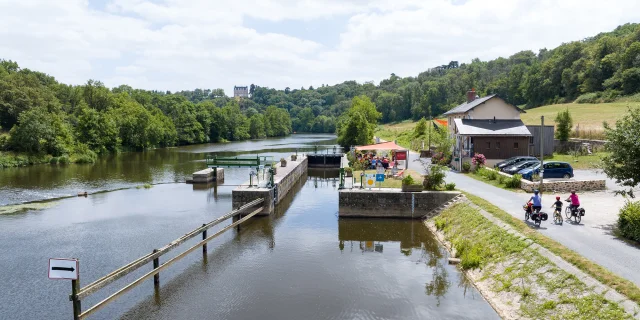 Cycling On The Towpath Cp Instapades Studio La Velo Francette Mayenne Tourisme 10201