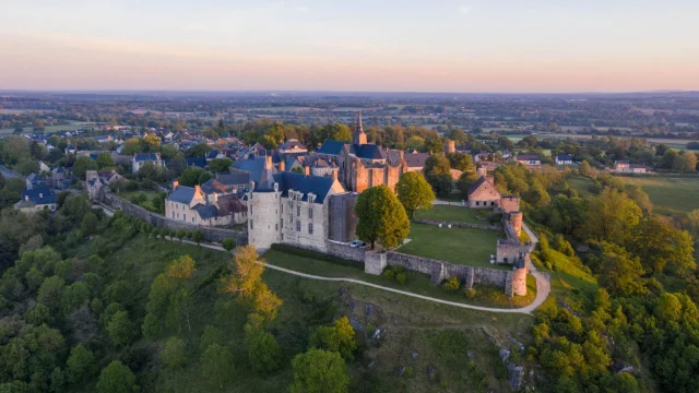 Sainte-Suzanne-Les-droners-Claire-Arthur.png